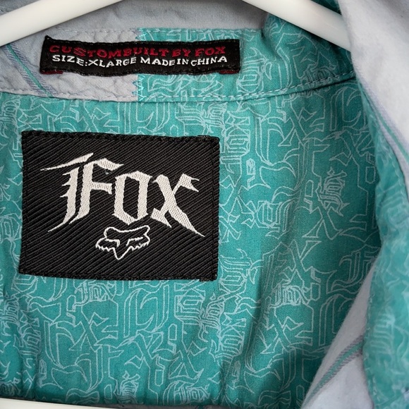 Gorgeous Fox button up shirt size XL🔥🔥 - Picture 3 of 4